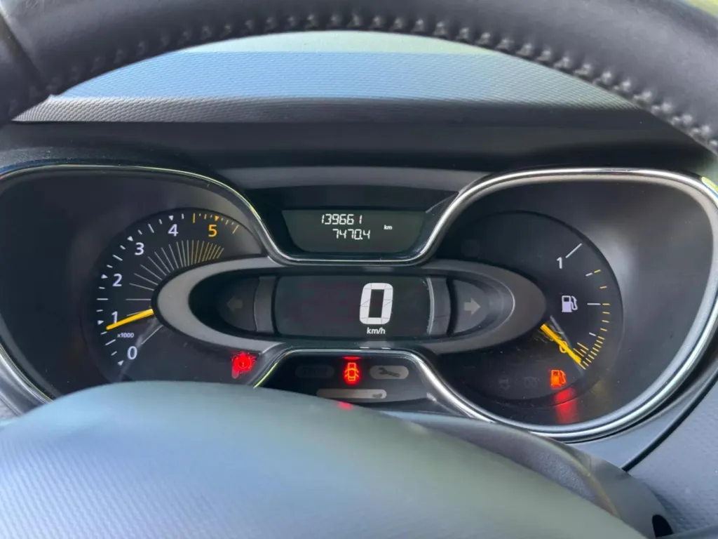 Renault Captur 1.5 dCi Helly Hansen — fotografia 14