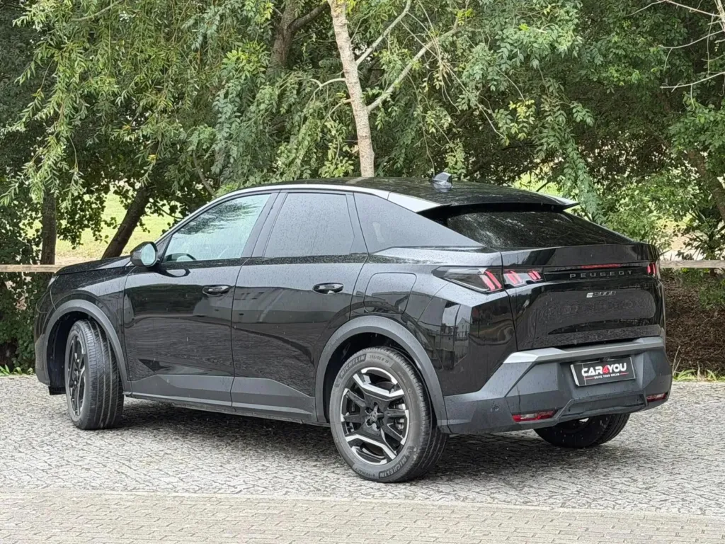 Peugeot E-3008 73 kWh Allure — fotografia 8