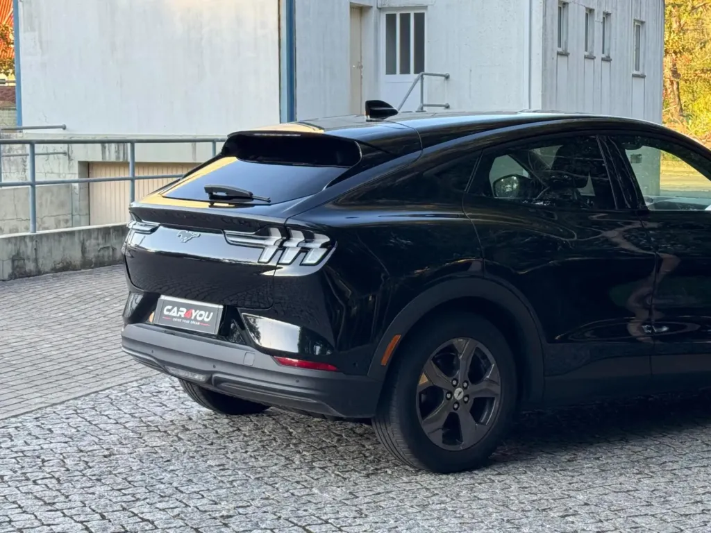 Ford Mustang Mach-E 75.7 kWh Base — fotografia 6