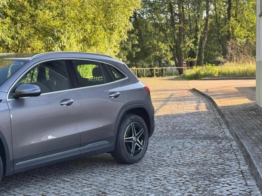 Mercedes-Benz EQA 250 AMG Line — fotografia 3