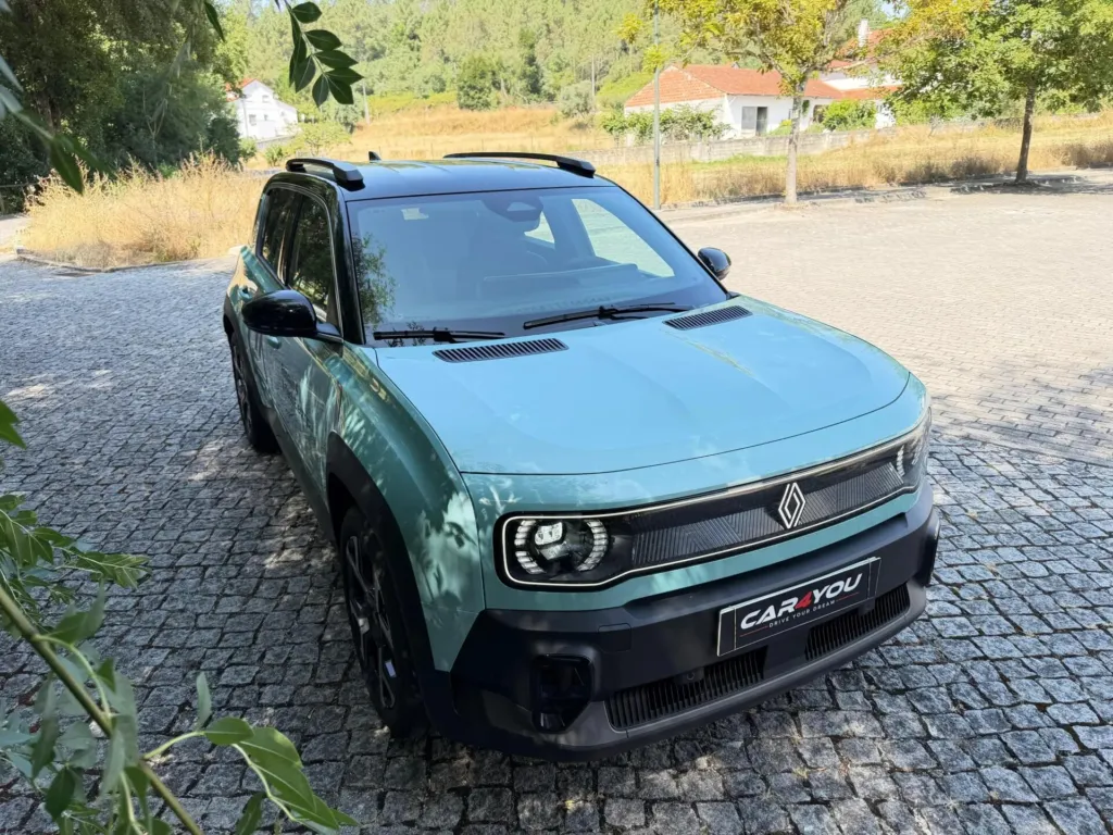 Renault 4 E-Tech 52 kWh Iconic Autonomia Conforto — fotografia 8