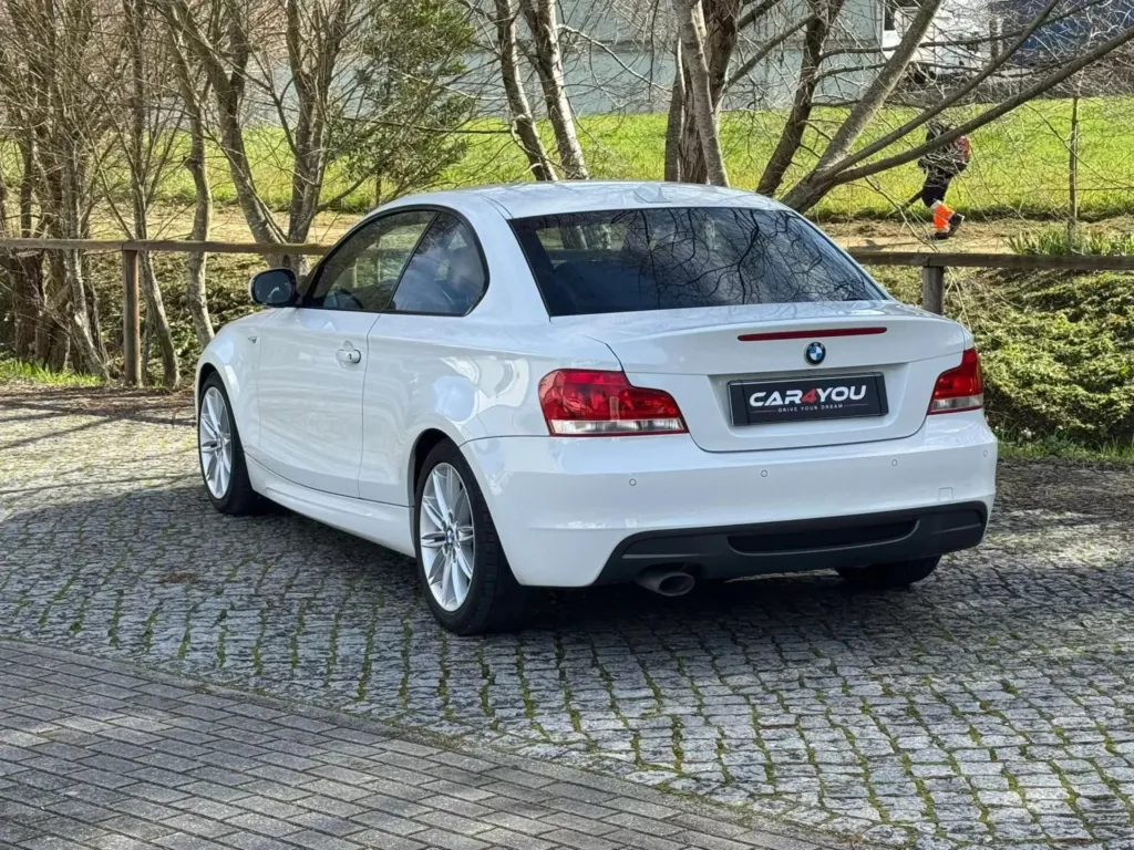 BMW 120 d Limited Edition Lifestyle c/ M Sport Pack — fotografia 7