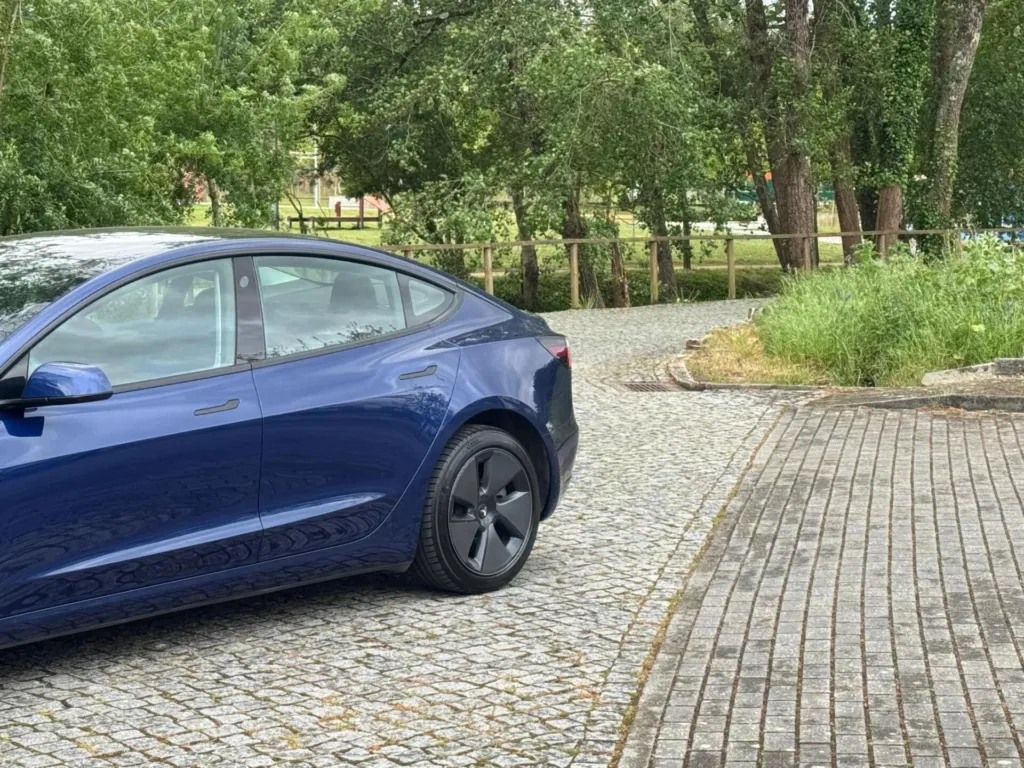 Tesla Model 3 Standard Range Plus RWD — fotografia 3
