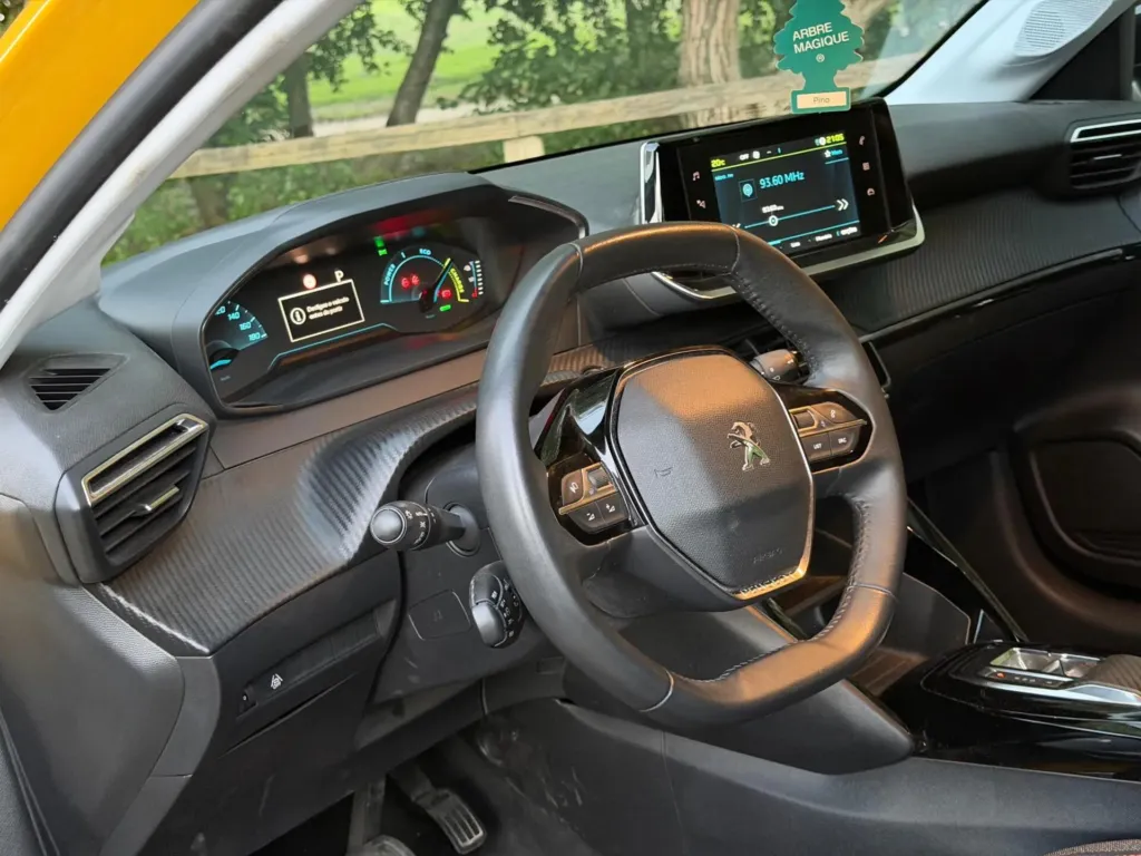 Peugeot e-208 50 kWh Active Pack — fotografia 14