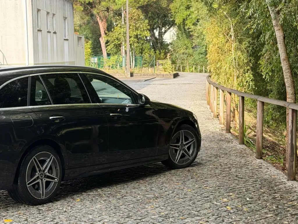 Mercedes-Benz C 300 e AMG Line — fotografia 6
