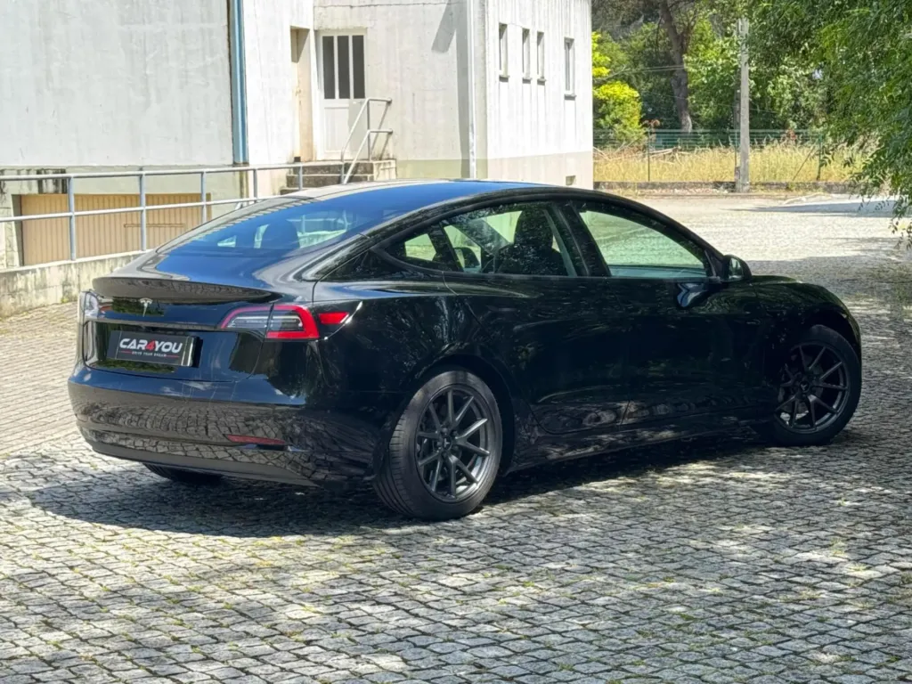 Tesla Model 3 Standard Range Plus RWD — fotografia 7
