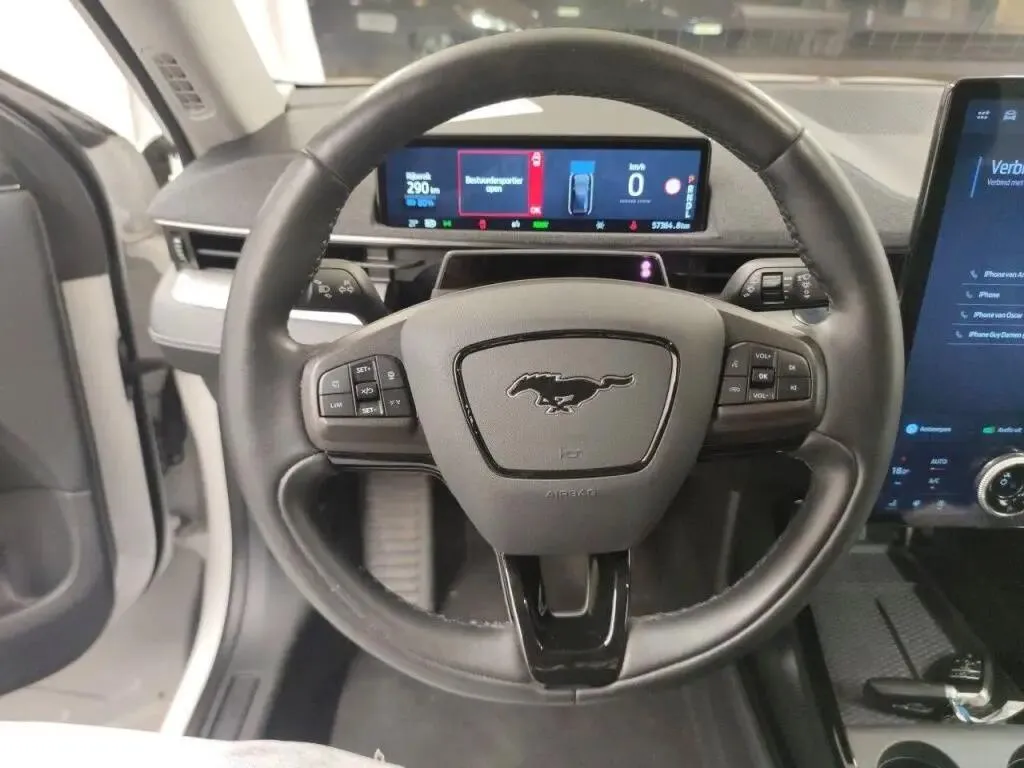 Ford Mustang Mach-E 75.7 kWh Base — fotografia 11