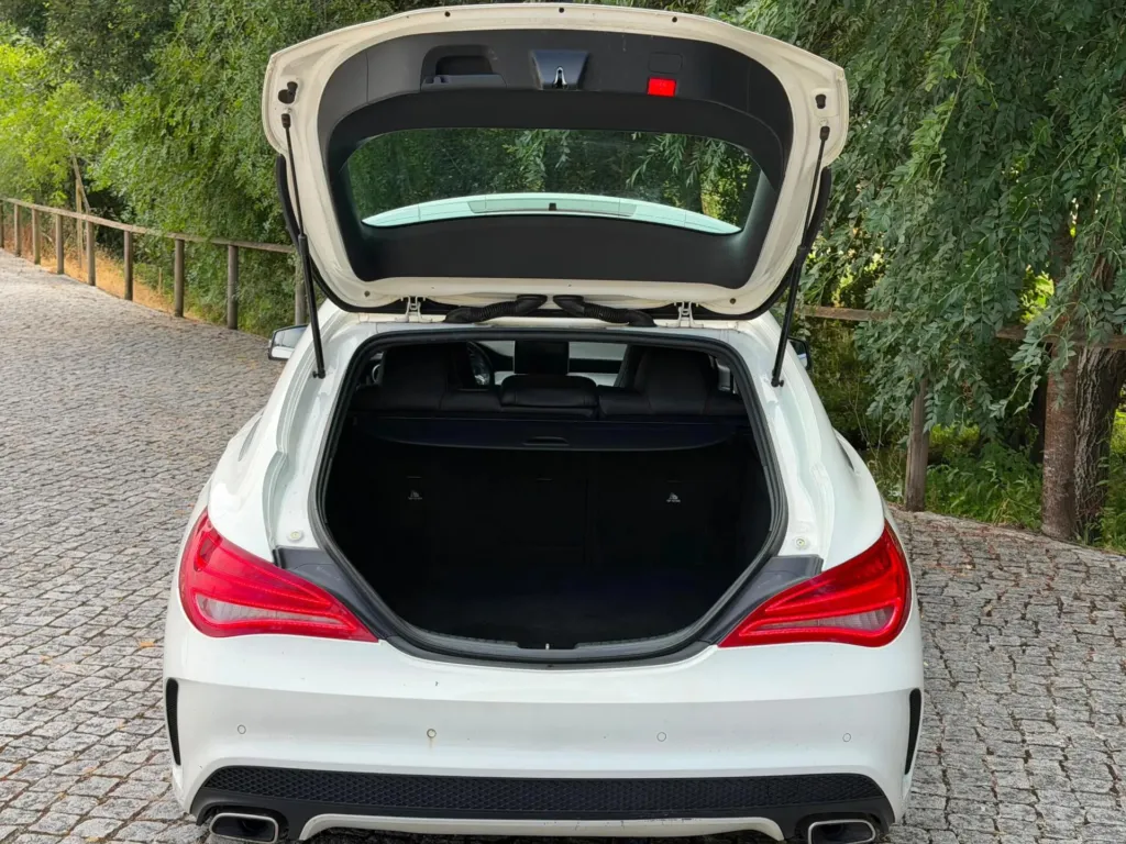 Mercedes-Benz CLA 220 d Shooting Brake AMG Line Aut. — fotografia 12