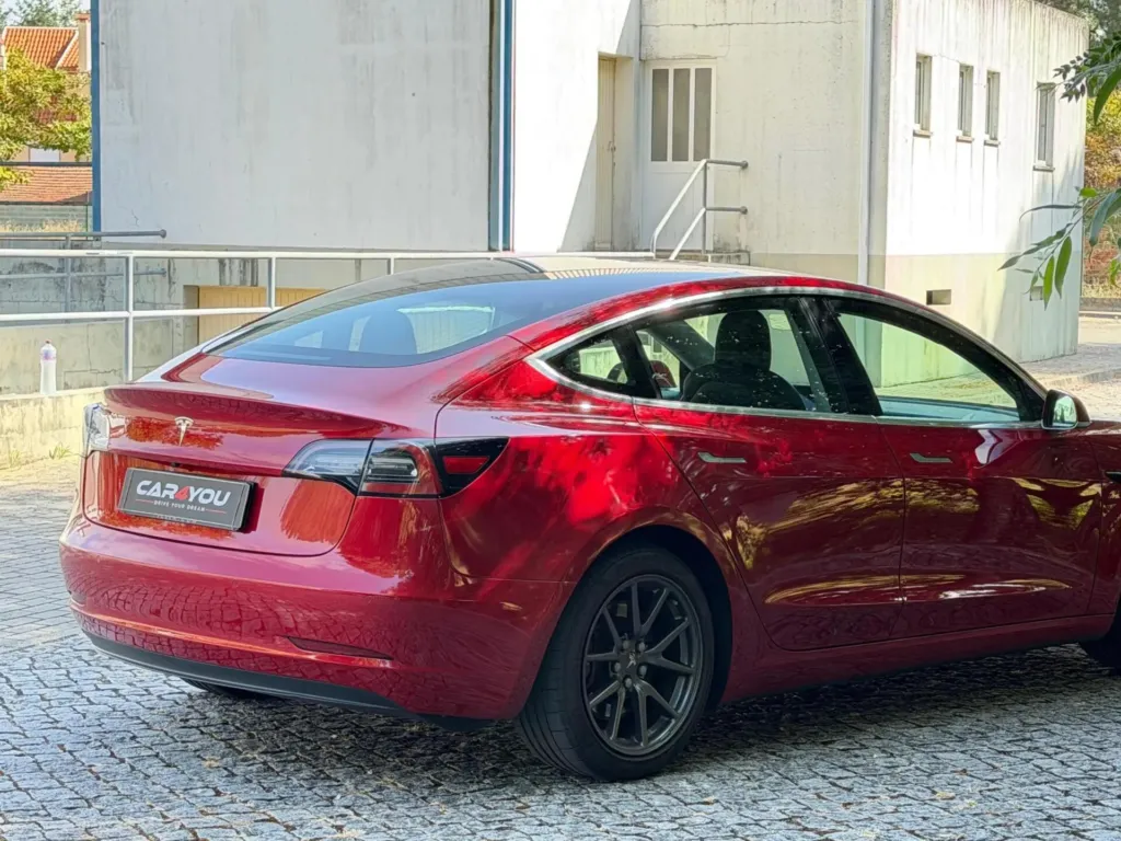 Tesla Model 3 Standard Range Plus RWD — fotografia 10