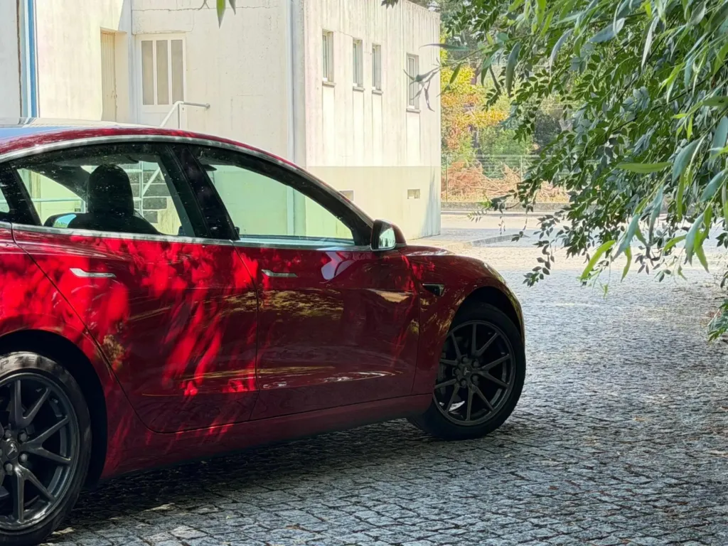 Tesla Model 3 Standard Range Plus RWD — fotografia 3