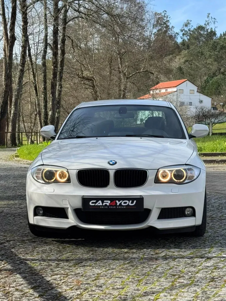 BMW 120 d Limited Edition Lifestyle c/ M Sport Pack — fotografia 13