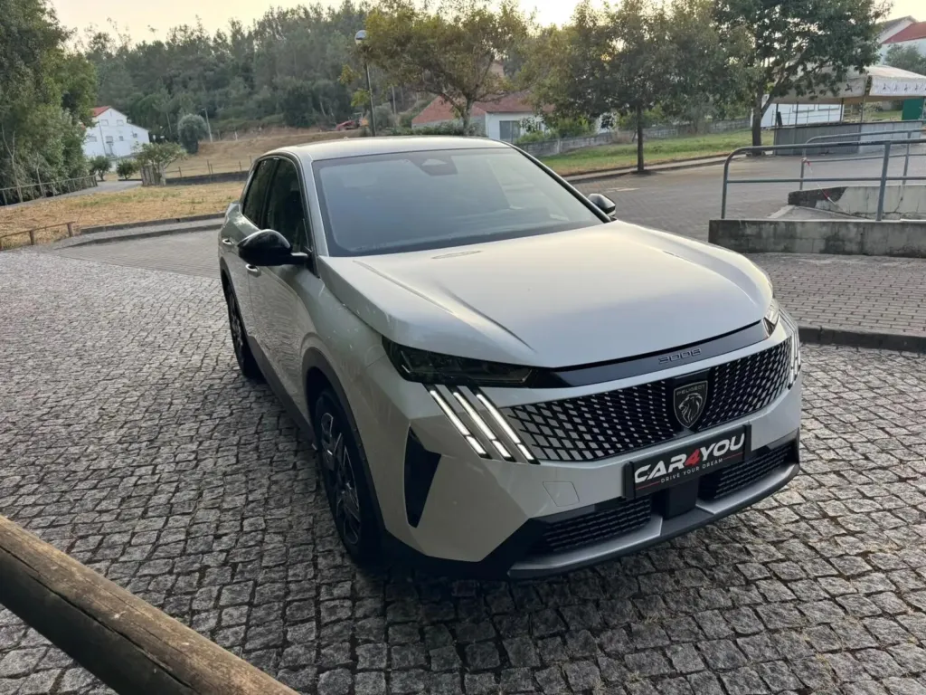 Peugeot 3008 1.2 Hybrid Allure e-DCS6 — fotografia 10