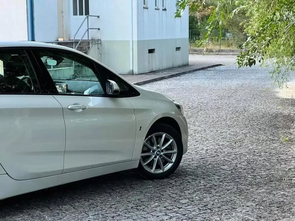 BMW 225xe Active Tourer Advantage — fotografia 6