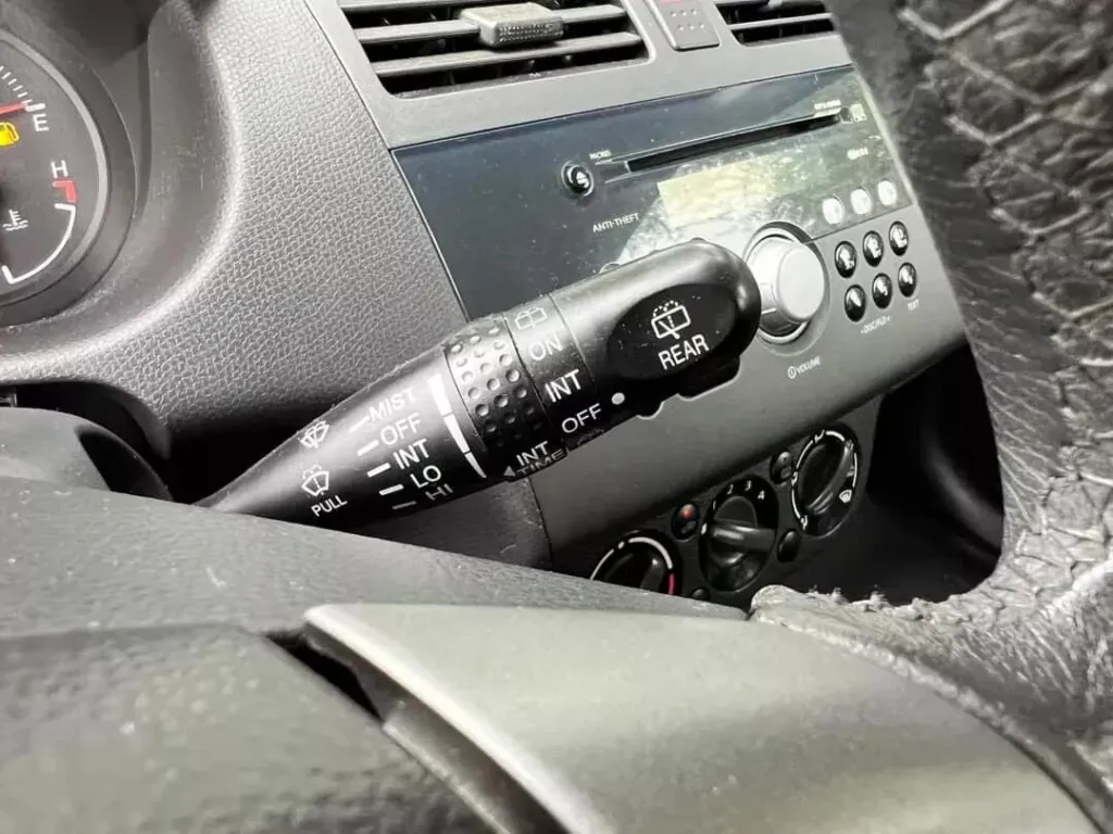 Suzuki Swift 1.3 16V Sport — fotografia 20