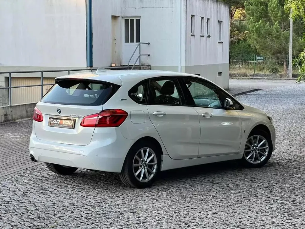 BMW 225xe Active Tourer Advantage — fotografia 4