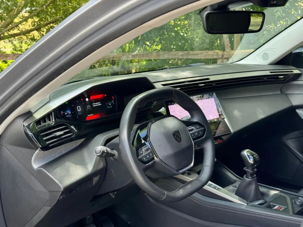 Peugeot 308 1.2 PureTech Allure Pack — fotografia 19