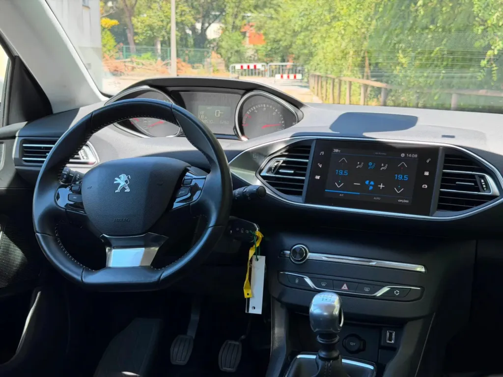 Peugeot 308 1.5 BlueHDi Active Pack — fotografia 20