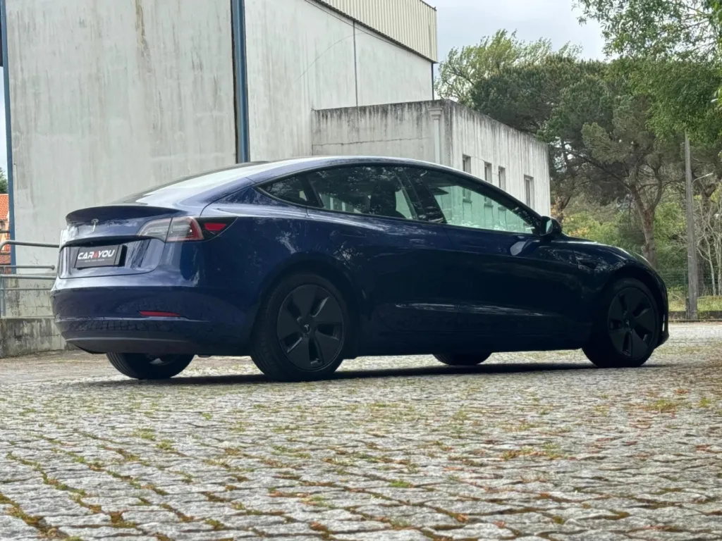 Tesla Model 3 Standard Range Plus RWD — fotografia 9