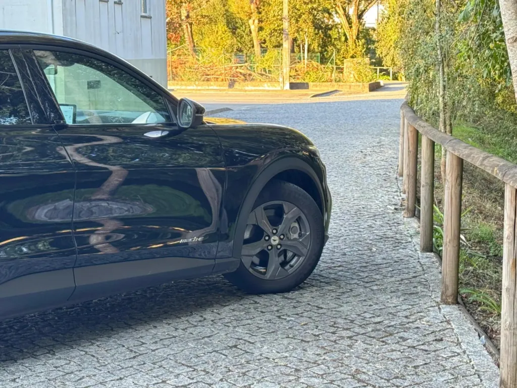 Ford Mustang Mach-E 75.7 kWh Base — fotografia 7