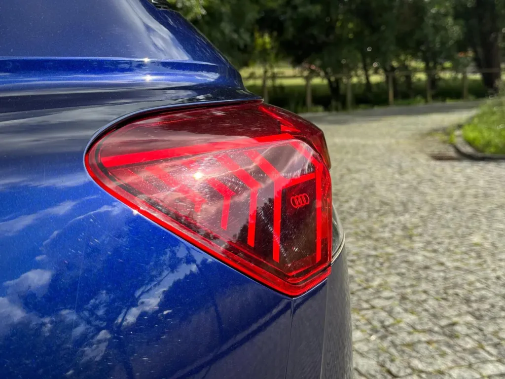 Audi Q4 e-tron 40 63 kWh SE Business — fotografia 13
