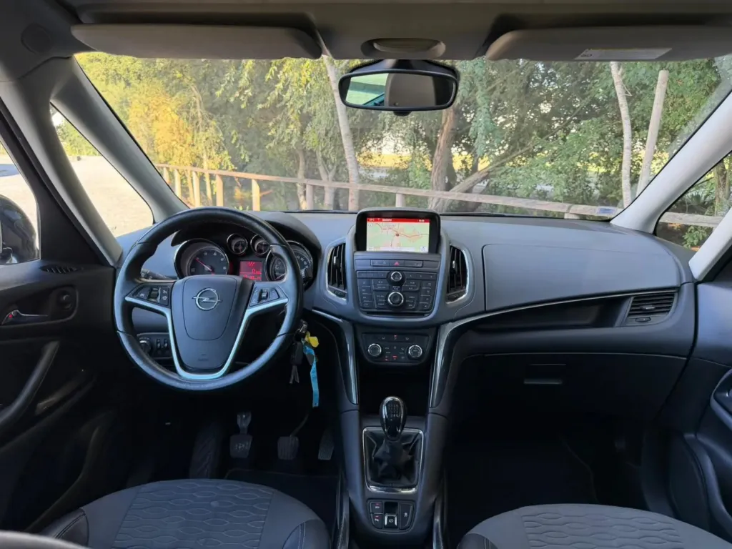 Opel Zafira 1.6 CDTi Executive — fotografia 12