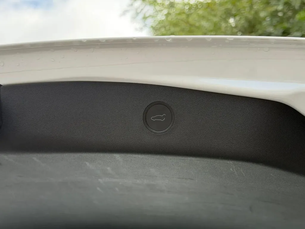 Tesla Model 3 Standard Range Plus RWD — fotografia 13