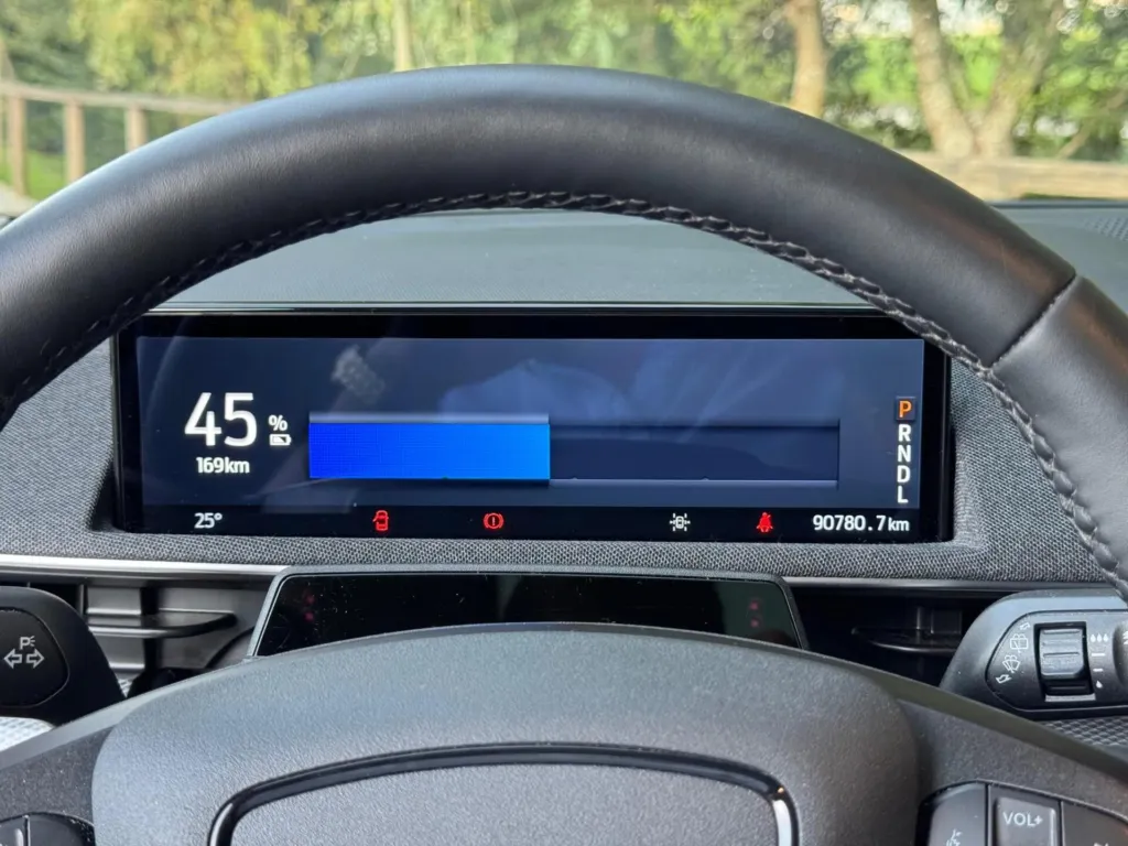 Ford Mustang Mach-E 75.7 kWh Base — fotografia 20