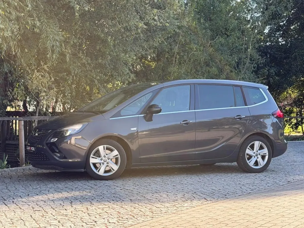 Opel Zafira 1.6 CDTi Executive — fotografia 8