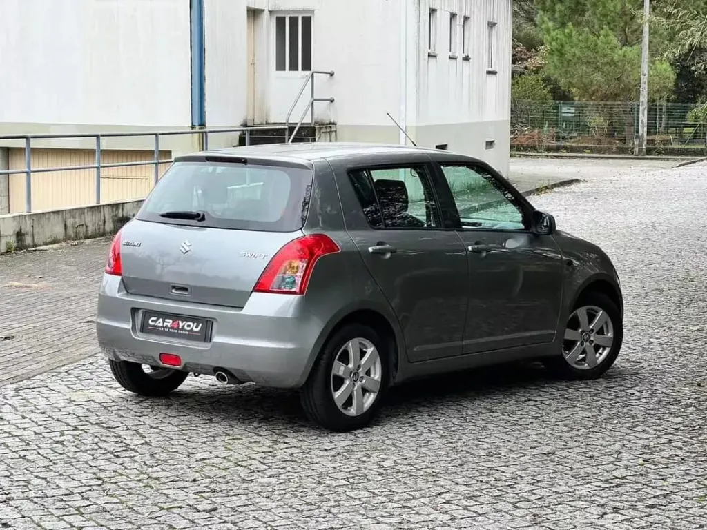 Suzuki Swift 1.3 16V Sport — fotografia 4