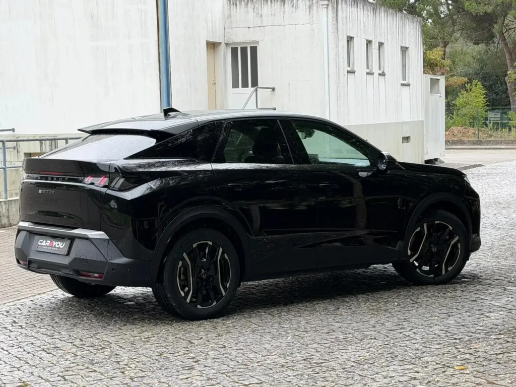 Peugeot E-3008 73 kWh Allure — fotografia 7