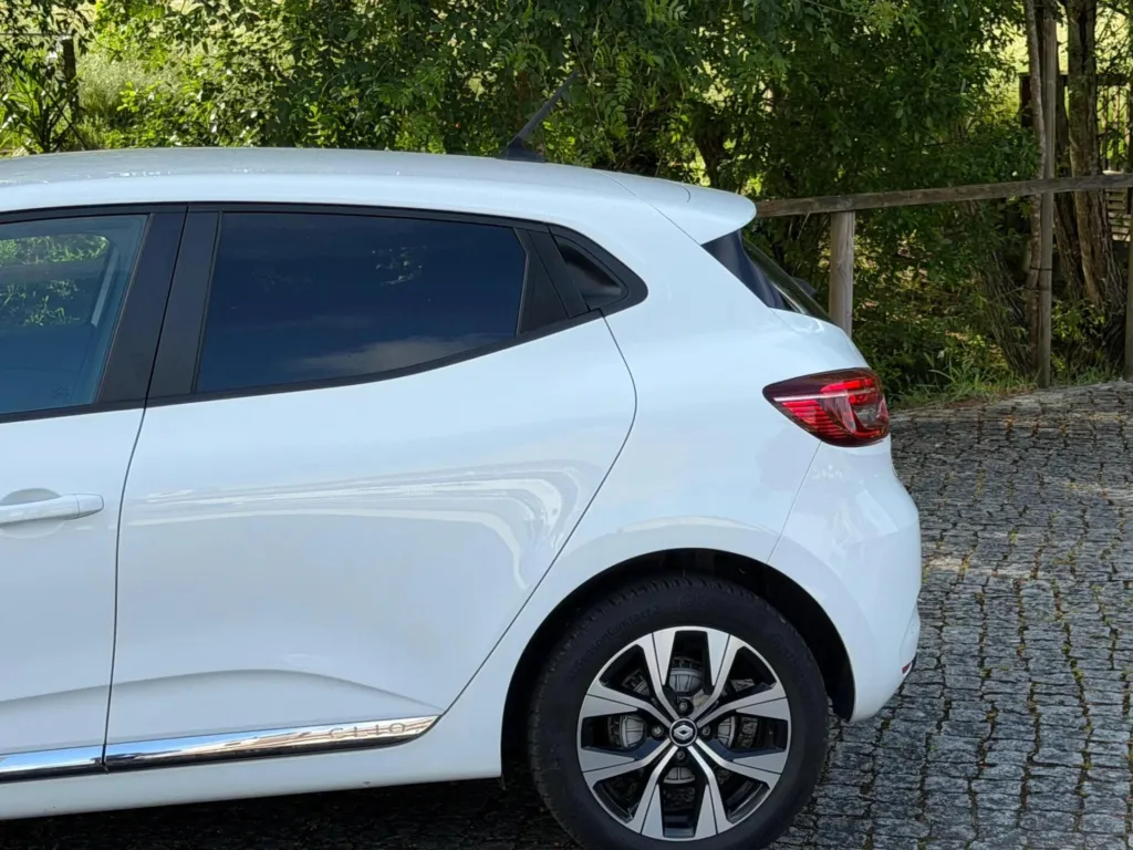 Renault Clio 1.5 Blue dCi Evolution — fotografia 3