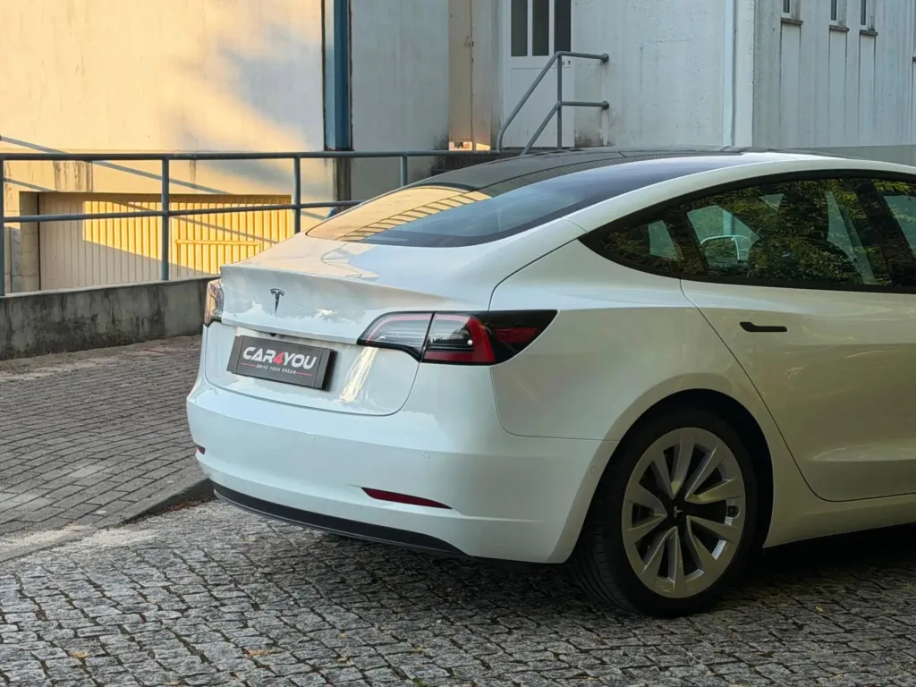 Tesla Model 3 Standard RWD — fotografia 5