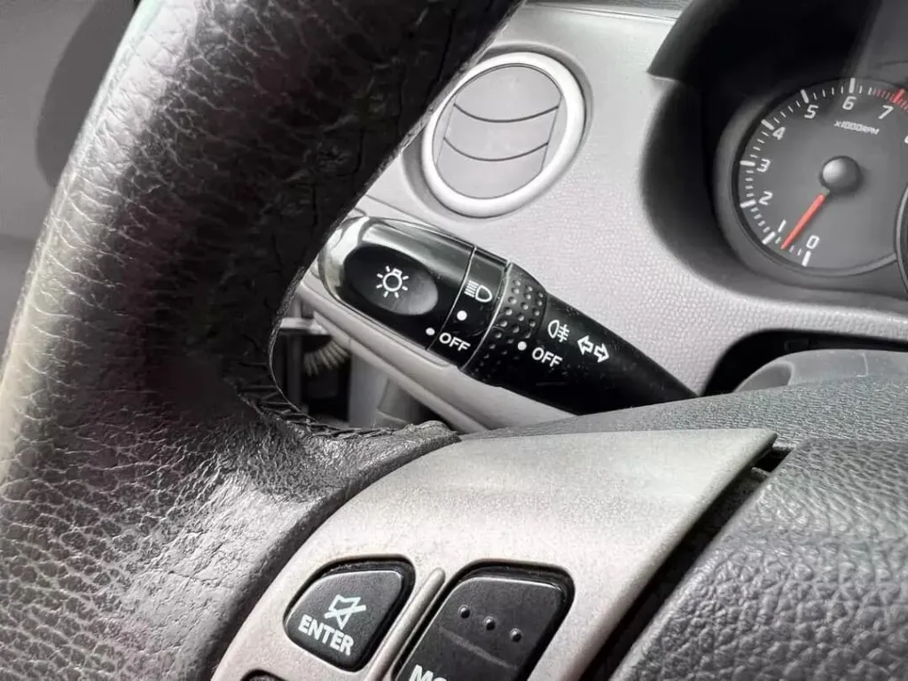 Suzuki Swift 1.3 16V Sport — fotografia 19