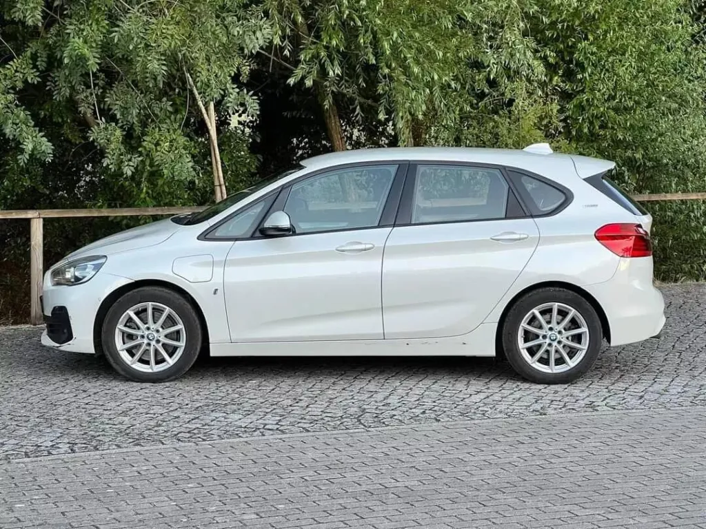 BMW 225xe Active Tourer Advantage — fotografia 9
