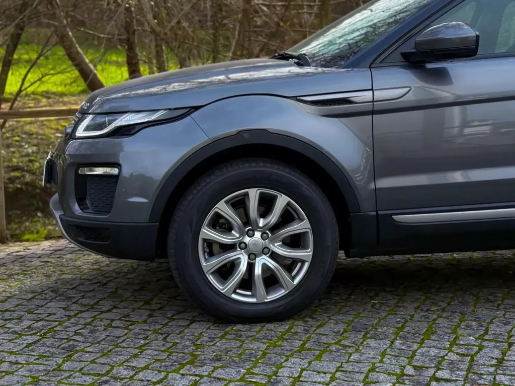 Land Rover Range Rover Evoque 2.0 TD4 SE Dynamic Auto — fotografia 3