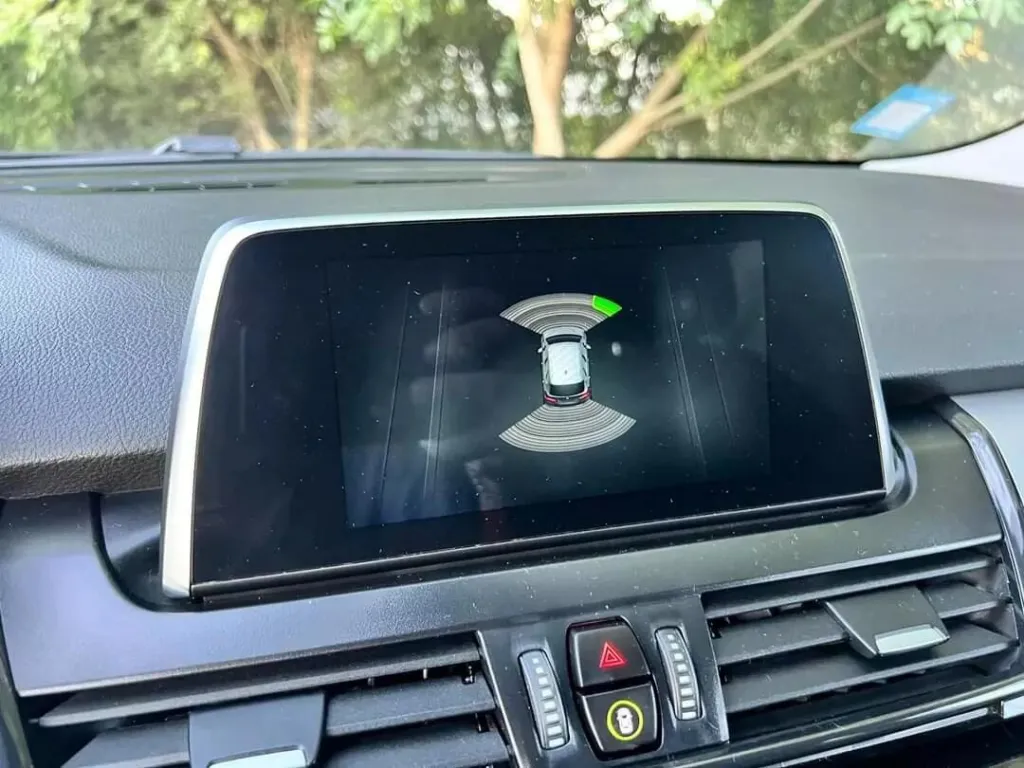 BMW 225xe Active Tourer Advantage — fotografia 19