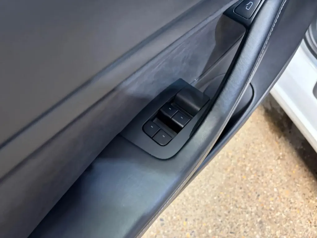Tesla Model 3 Standard Range Plus RWD — fotografia 14