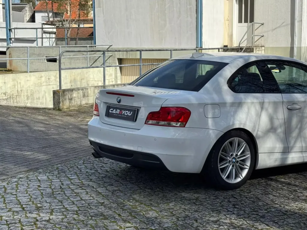 BMW 120 d Limited Edition Lifestyle c/ M Sport Pack — fotografia 5