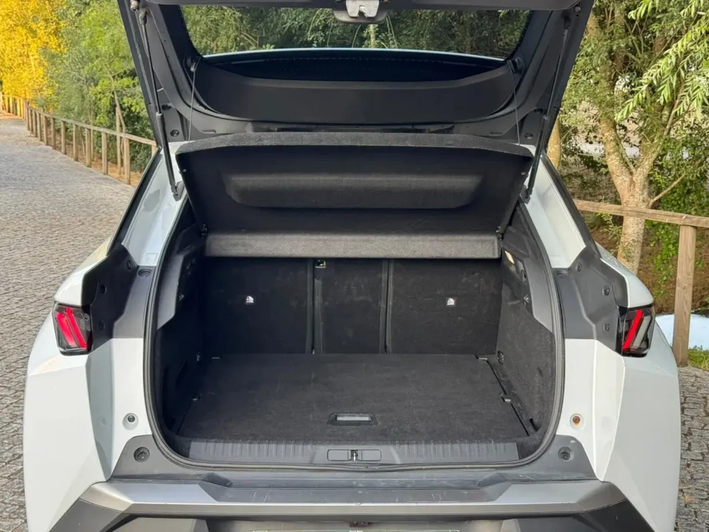 Peugeot 3008 1.2 Hybrid Allure e-DCS6 — fotografia 13