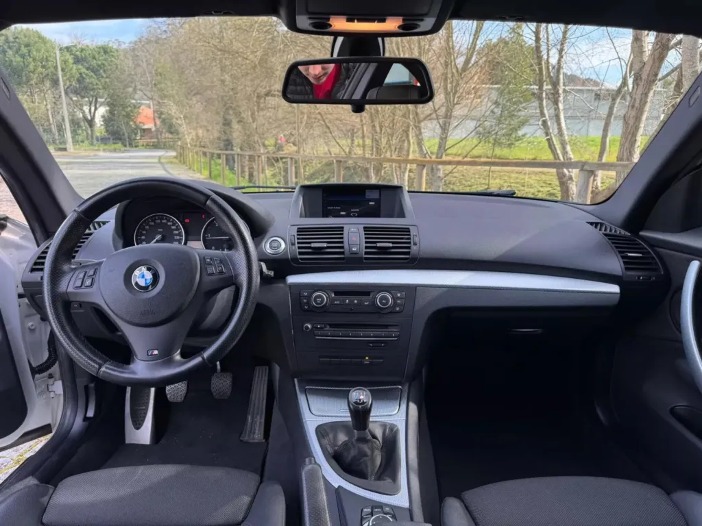 BMW 120 d Limited Edition Lifestyle c/ M Sport Pack — fotografia 14