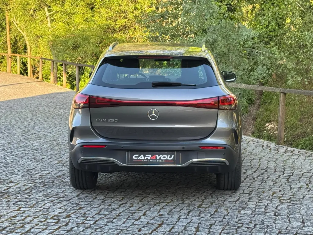 Mercedes-Benz EQA 250 AMG Line — fotografia 11
