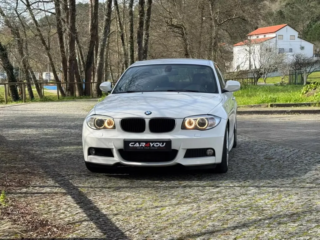 BMW 120 d Limited Edition Lifestyle c/ M Sport Pack — fotografia 9