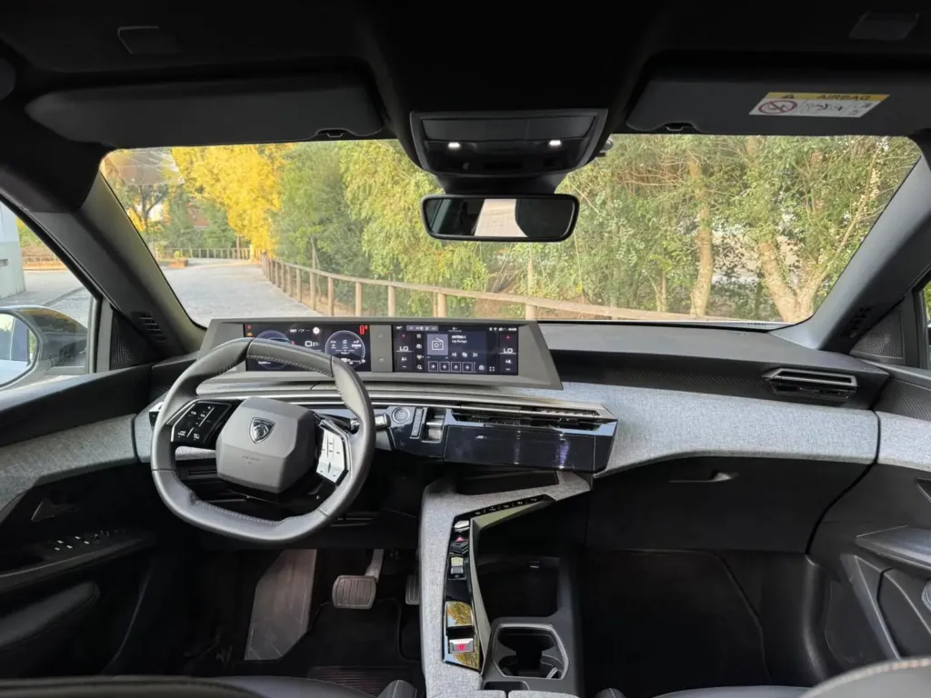 Peugeot 3008 1.2 Hybrid Allure e-DCS6 — fotografia 14