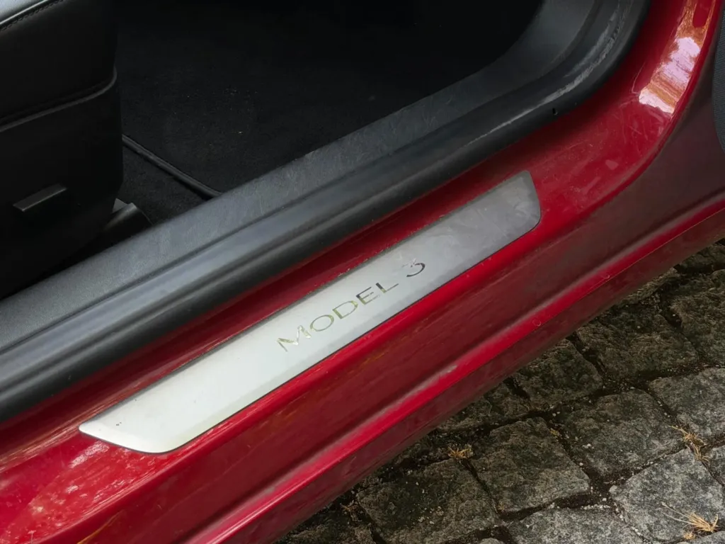 Tesla Model 3 Standard Range Plus RWD — fotografia 20