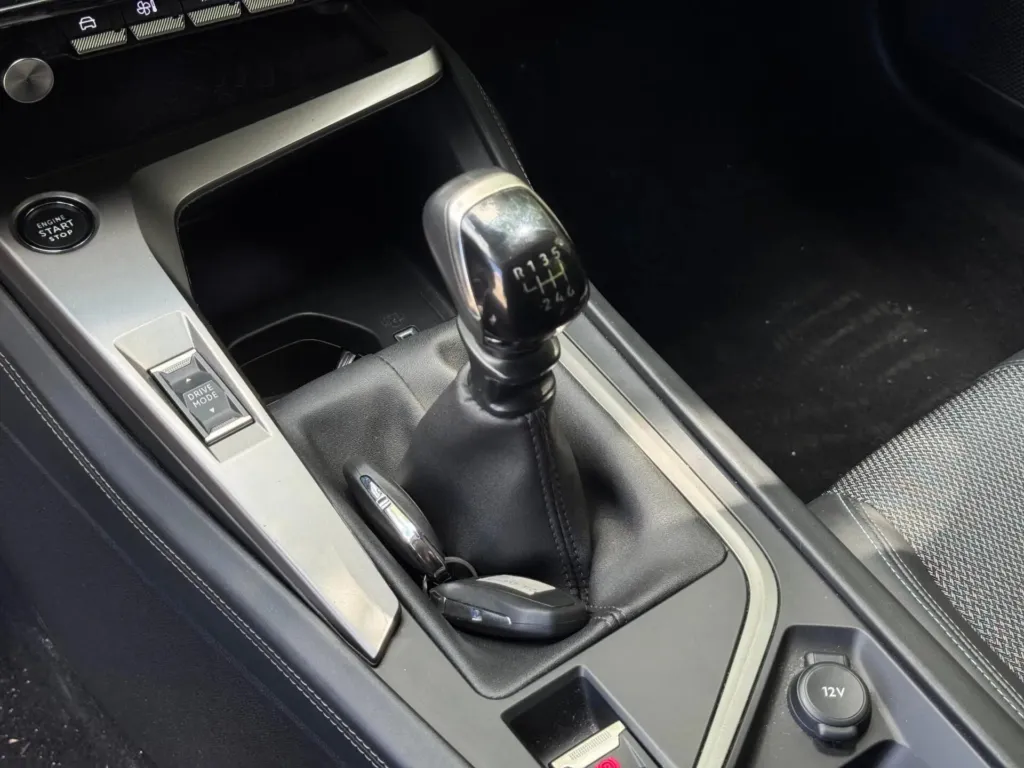 Peugeot 308 1.2 PureTech Allure Pack — fotografia 17