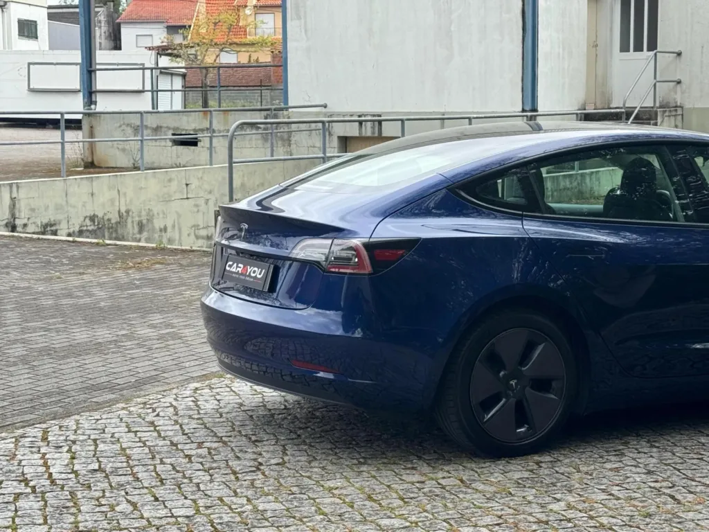 Tesla Model 3 Standard Range Plus RWD — fotografia 10