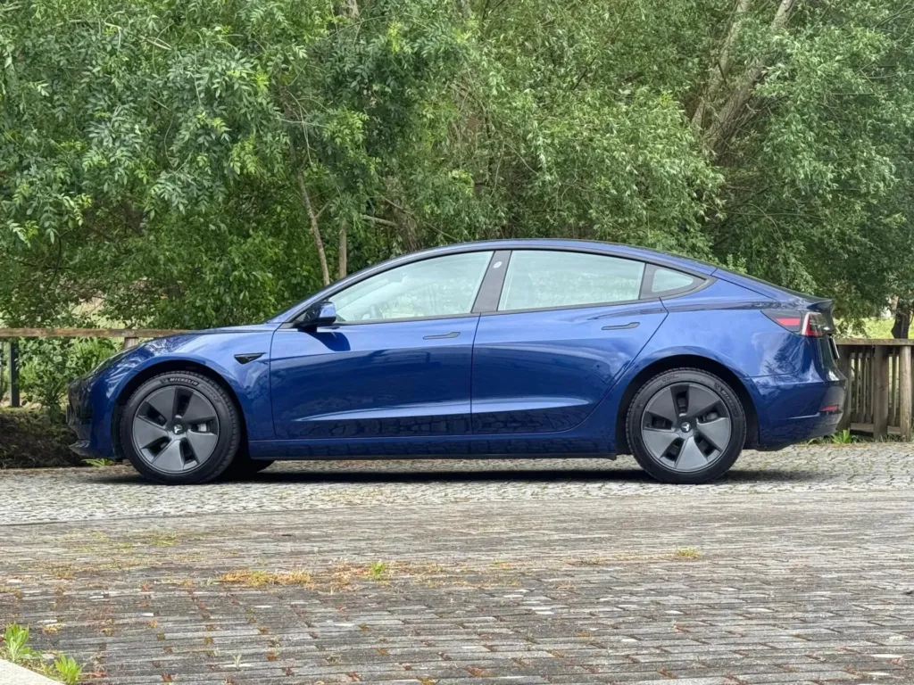 Tesla Model 3 Standard Range Plus RWD — fotografia 15