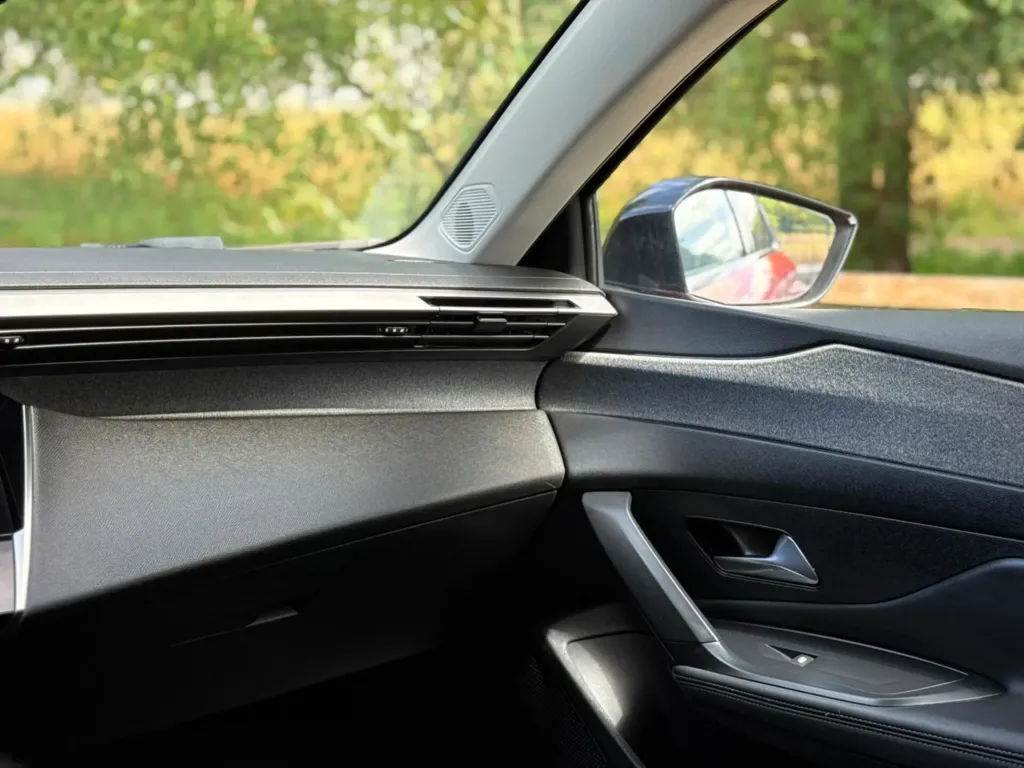 Peugeot 308 1.2 PureTech Allure — fotografia 18