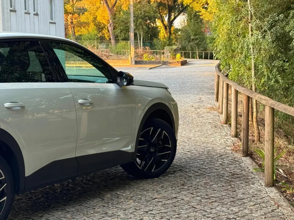 Peugeot 3008 1.2 Hybrid Allure e-DCS6 — fotografia 6