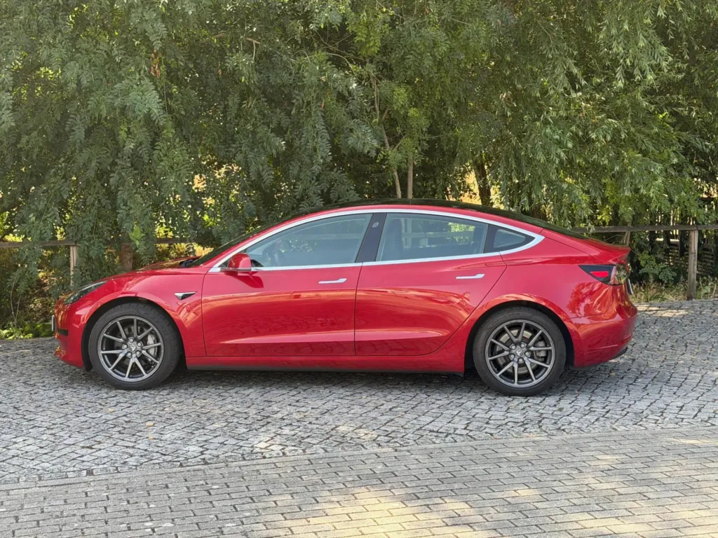Tesla Model 3 Standard Range Plus RWD — fotografia 6